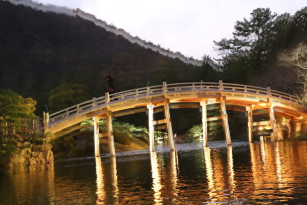 【香川】栗林公園ライトアップ　偃月橋