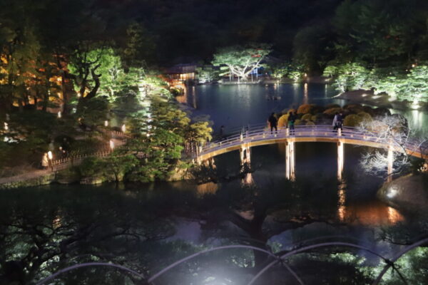 【香川】栗林公園ライトアップ　飛来峰から偃月橋を望む